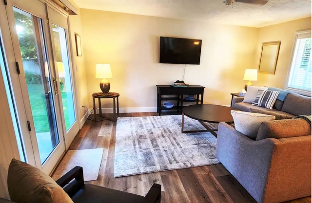 Beautifully Updated Home on Oak Trail Drive in IF