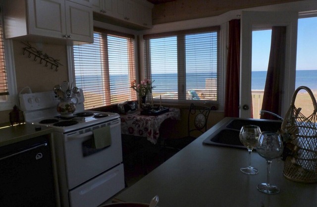Wunderschönes, direkt am Meer gelegenes Chalet mit spektakulärem Sonnenuntergang und kilometerlangen Stränden