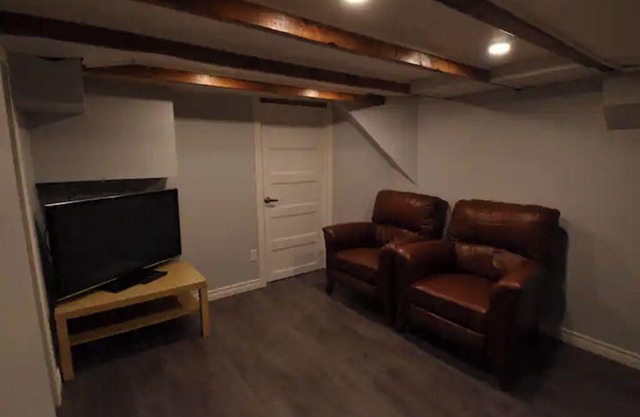 Beauty 4BD/2BA & parking - central A/C and heat- 25% off stays 32 days +