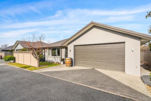 Beauty on Bantry - Alexandra Holiday Home