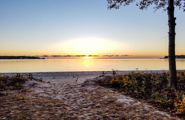 Beaver Harbor Condo Unit # 5 mit halbprivatem Zugang zum Strand