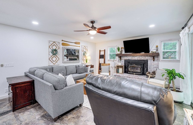 Beaver Lake Getaway w/ 2 Decks, Grill, & Views!