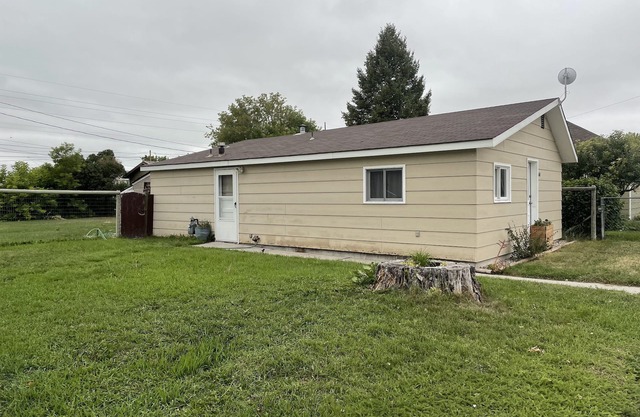 Beaverhead County Cottage