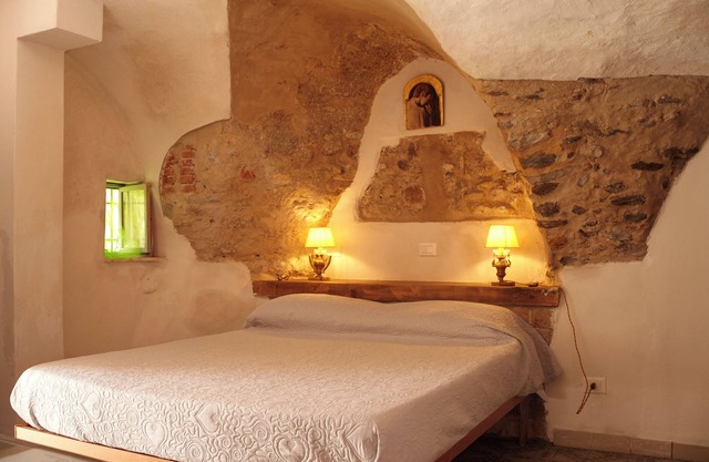 Beb borgio verezzi near sea near walks ancient villa olive room