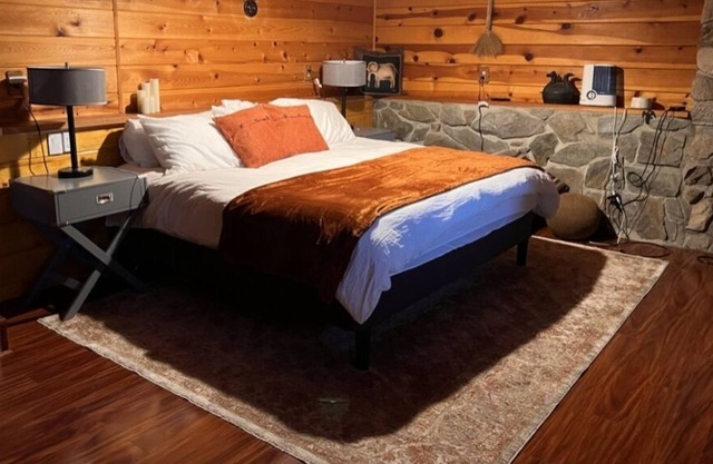 Beck's Rock: Alpine Cabin with Hot Tub - Superhost!