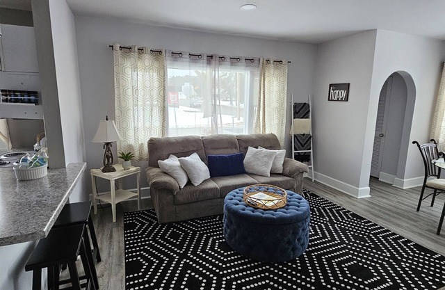 Becky's Bee Hive, Clean, Cozy, Affordable and Family Friendly!