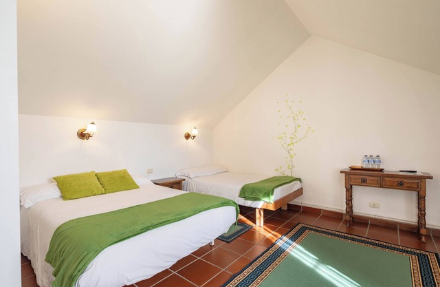 Pension 'Habitación Triple 3' mit Bergblick, Gemeinschaftspool und Wi-Fi
