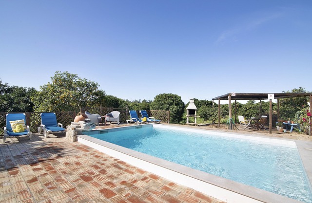 Bed and Breakfast 'Quarto Jasmim Azul' with Shared Pool, Wi-Fi and Air Conditioning