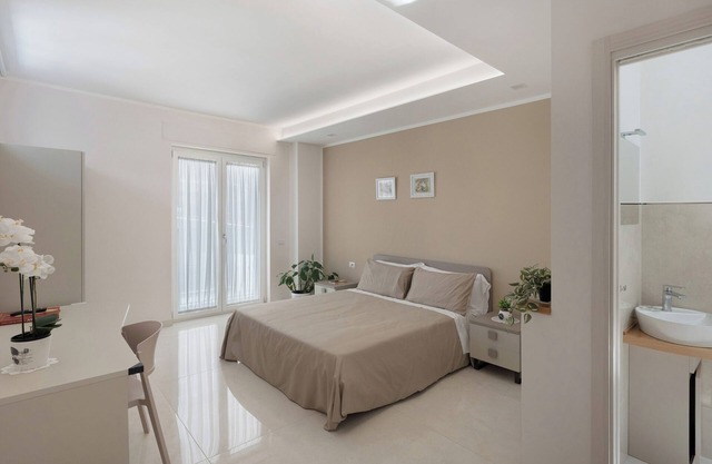 Bed and Breakfast 'Stabiae Charm - Prestige Room' with Balcony, Wi-Fi and Air Conditioning