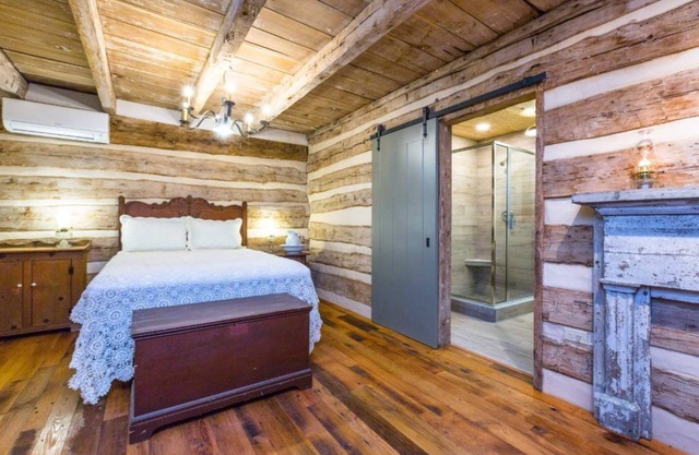 Bed&Breakfast in a 1795 Log Cabin on working farm, Margaret Baylor-Swoope suite