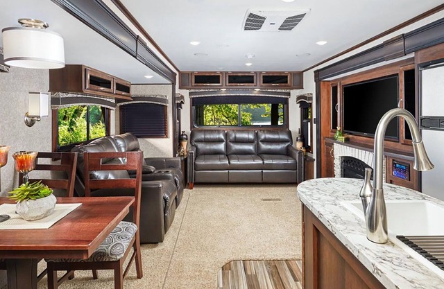 Bed & Brewery: Luxury Camper North Fork Farm