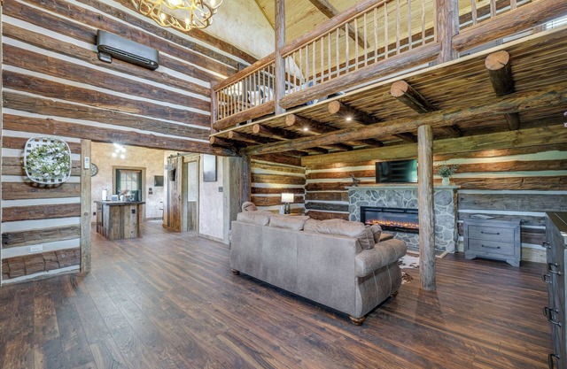 Bedford Cabin w/ Porch, 5 Mi to Historic District!