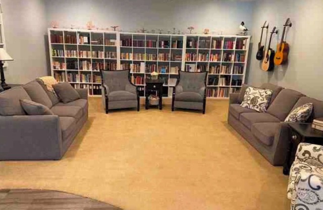 Bedrooms available to rent in large house