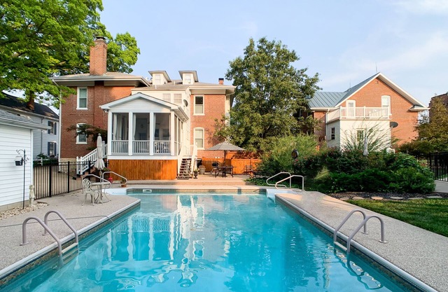 Bee's Knees - Private Heated Pool and Hot Tub, Dog Friendly, Wineries