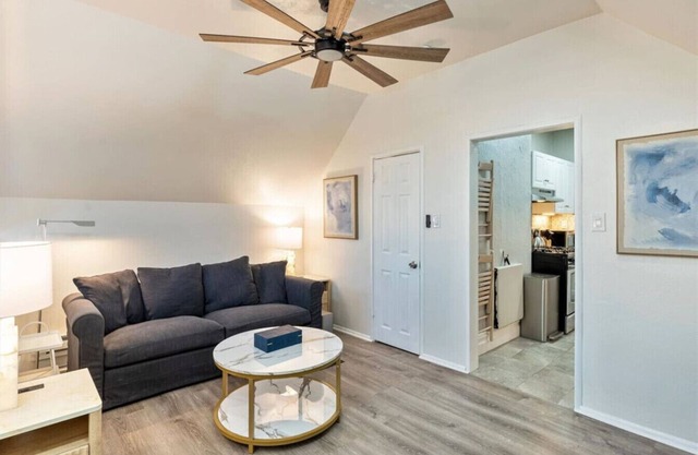 Beehive Bungalow | Central Location