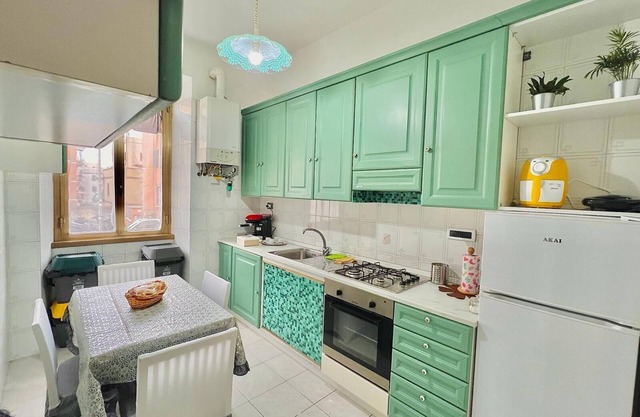 BEGONIE HOUSE Spacious, bright and colorful apartment in Centocelle.