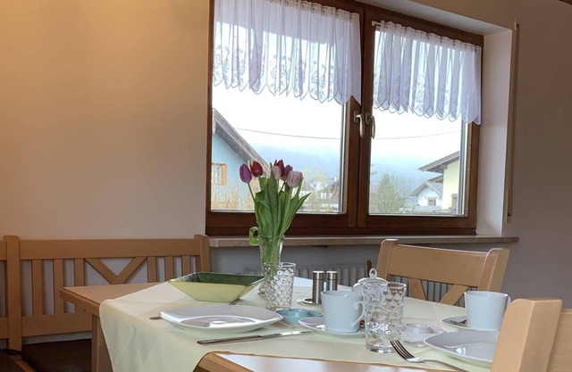 Bei der Meierei, 63 qm, Wohnschlafzimmer, Schlafzimmer, Bad mit Dusche, extra WC, Balkon, Bergblick