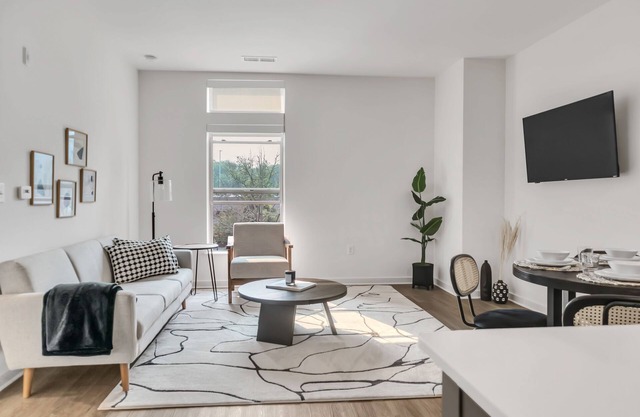 Beige Bliss Chic 2BR/1BTH Oasis w Amenities Tysons