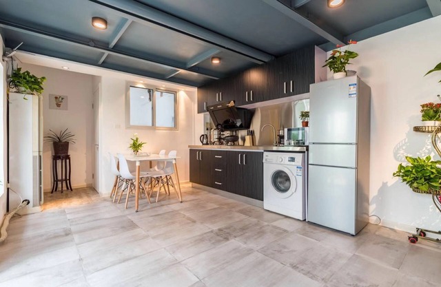 Beijing Drum Tower Luxurious Apartment