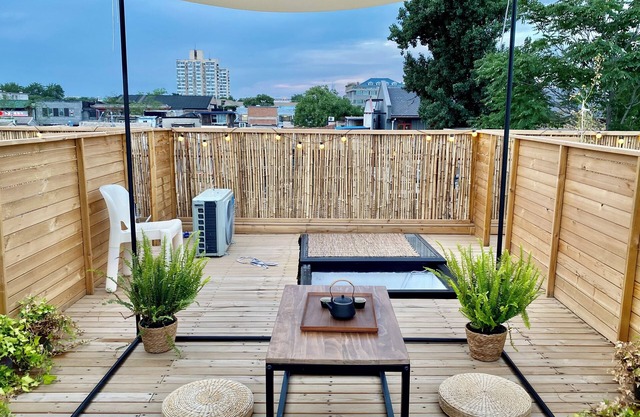 Beijing Hills & Hutong City Retreat
