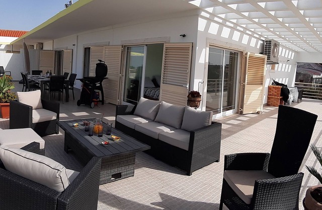 Bel Appartement Avec une Superbe Terrasse Donnant une vue Imprenable sur L'océan