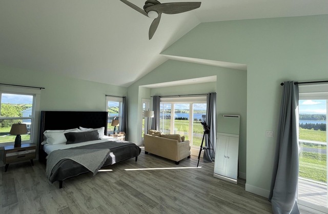 Bela Vista Getaway - Water views, Dreamy Sunsets and Star Gazing. Pet-Friendly!