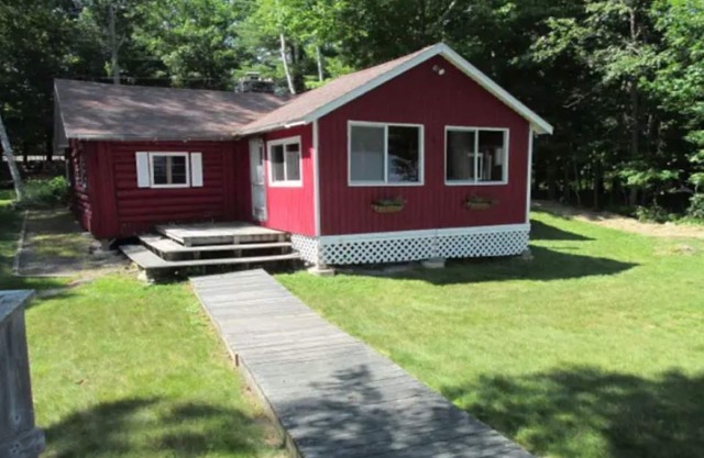 Belgrade lakes waterfront on Messalonskee 4 bedroom cabin