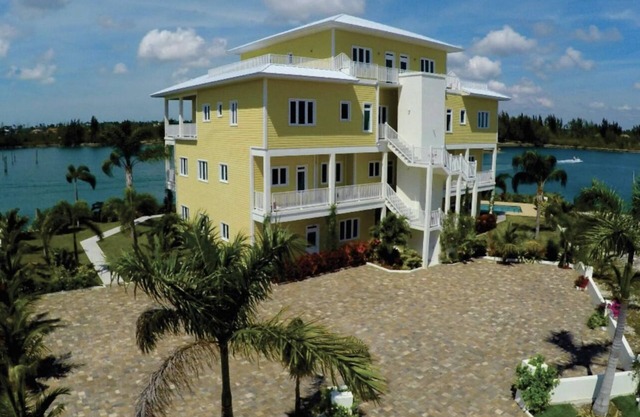 Bell Channel Bay Condo in Lucayan Gardens