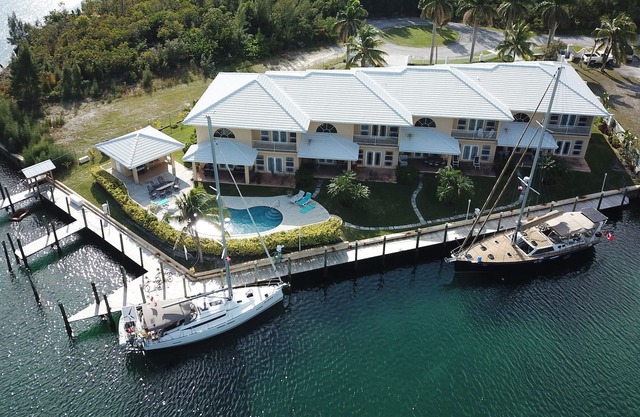 Bell Channel Villa with Dock slip included - Just in time for fishing tournament