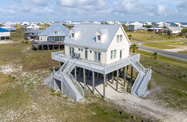 Bella Isla - Gulf Beachside, 2 Bedrooms, 2.5 Baths, Pet Friendly, Sleeps 10.