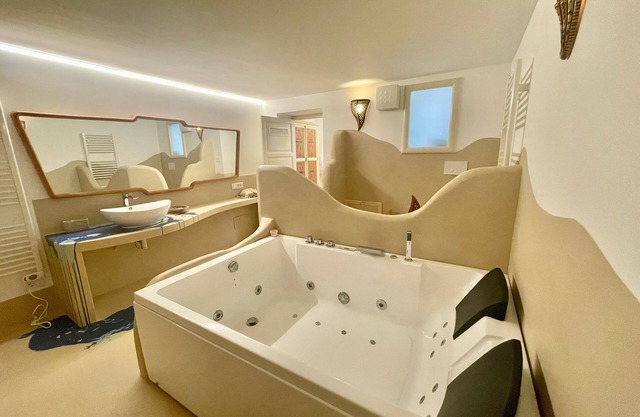 Bella Kalsa - Alcove in SPA and Art Room