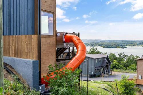 Bella Lago - 6BR Lakeview with Pool & Tube Slide