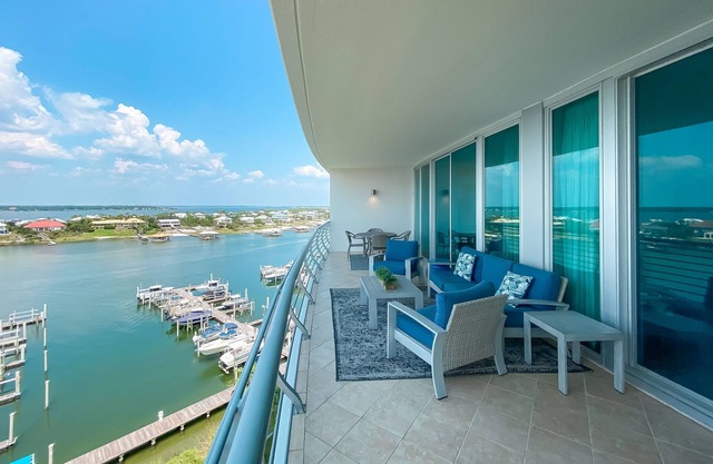 Bella Luna - 803 -High-end Luxury Condo-Bayfront-Sleeps 6-Walk to Flora-Bama