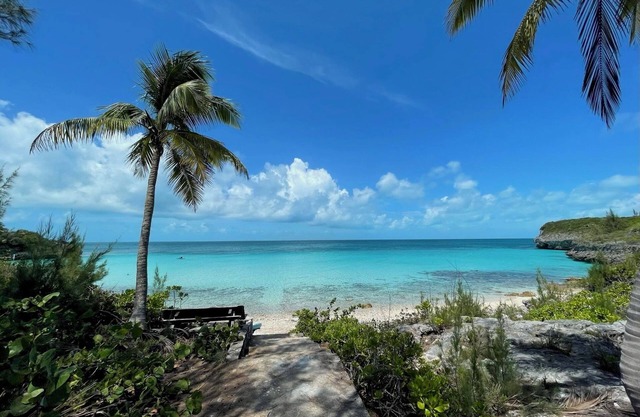 Bella Mango: A Serene Cottage in C. Eleuthera’s Gregory Town, Oleander Gardens.
