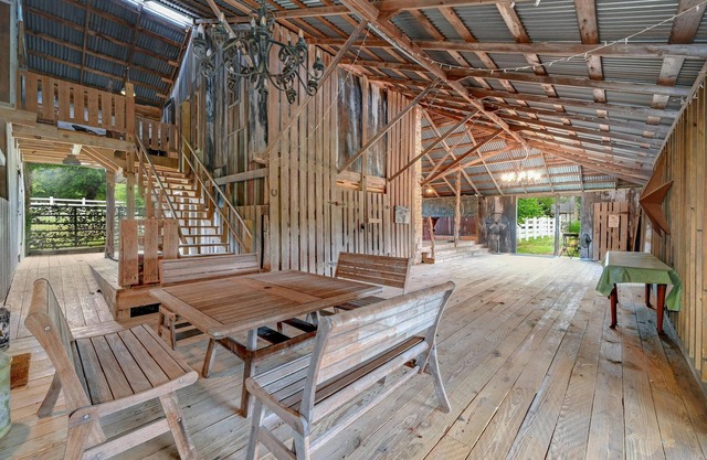 Bella Nido - Charming 6-bedroom bed & breakfast, sleeps 12. Plenty of space!