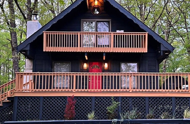 Bella Vista Chalet Poconos -Four Season Resort/Lake/Pool/Ski/Horseback-riding