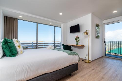 Bella Vista (Heated Pool & Private Parking)
