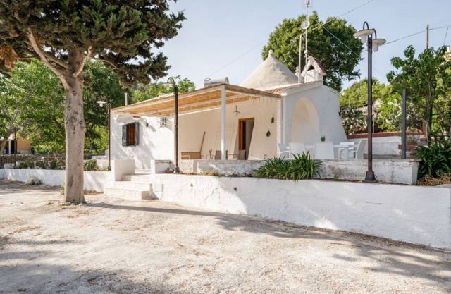Bella Vista trullo x4 with patio and parking space