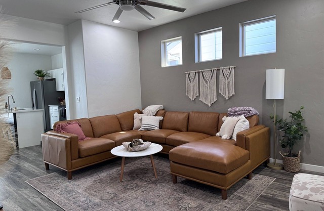 Bella West Nampa Trendy Home BBQ - Sleeps 8