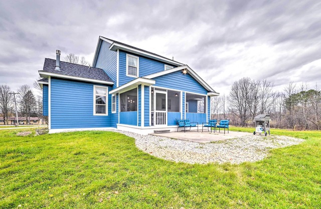 Bellaire Home w/ Game Room & On-Site Snow Trails!