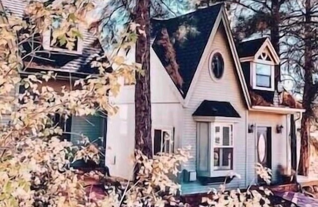 BellaVue Estate Cottage Chalet #1 - Cozy Cute & Clean, Central location