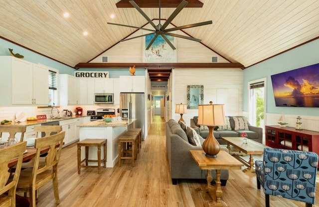 **BELLE OF THE BEACH @ CASA EAST** Beach House + LAST KEY SERVICES…