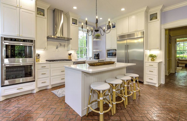 Belle Terre Mansion - Remodeled Pre-Civil War- Contemporary. Southern. History.