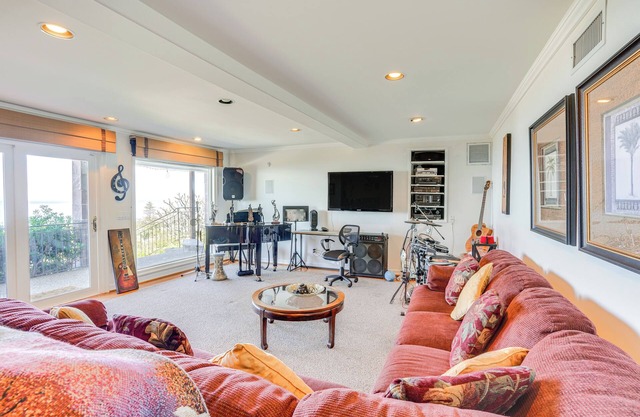 'Belle View' Laguna Beach Getaway w/ Patio