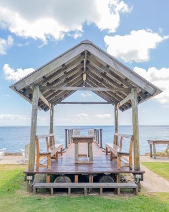 Belles on Ballow - Lorikeet Lodge - Absolute Waterfront