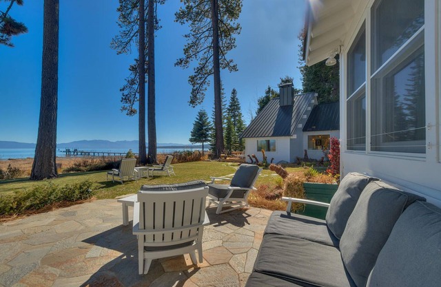 NEU - Belleview - Iconic 7 BR Lakefront mit Whirlpool und Pier