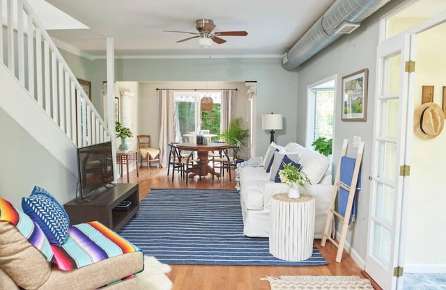 Bellport Inn, Charming Cottage in the Village!