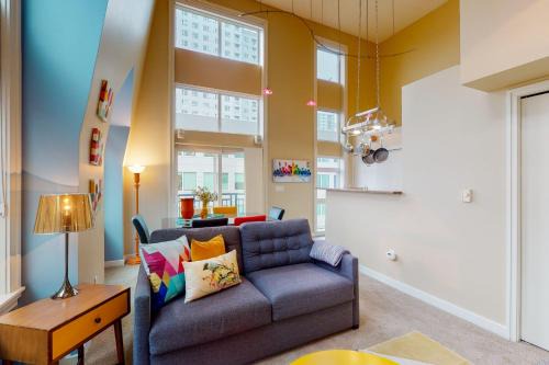 Belltown Court Sunset Suite