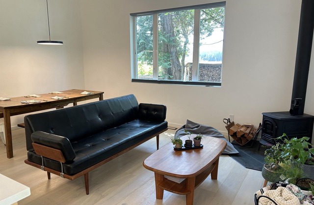 Bellwood Flats - Semi-rural comfort and style!