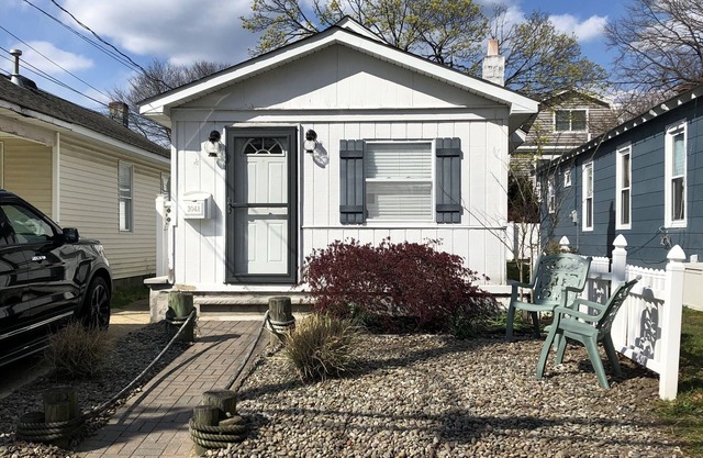 Belmar 3-Bedroom Front House ~ A Block To The Ocean!